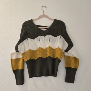 FULL CIRCLE TRENDS V-NECK SWEATER